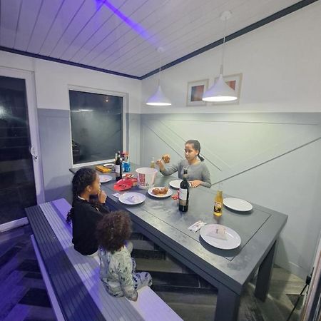 Family Holiday With Hot Tub , Family Groups Only Blackpool Dış mekan fotoğraf