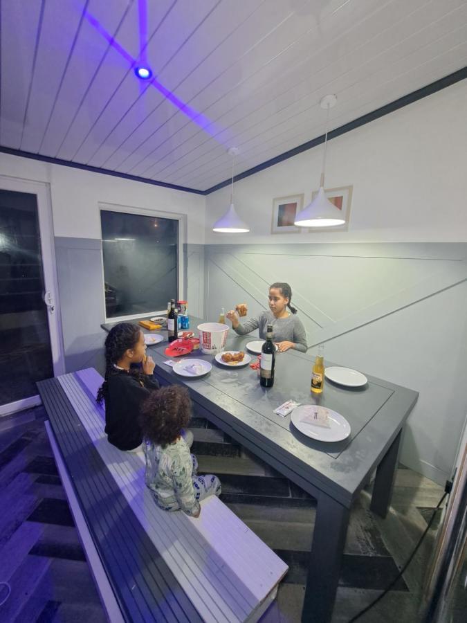 Family Holiday With Hot Tub , Family Groups Only Blackpool Dış mekan fotoğraf
